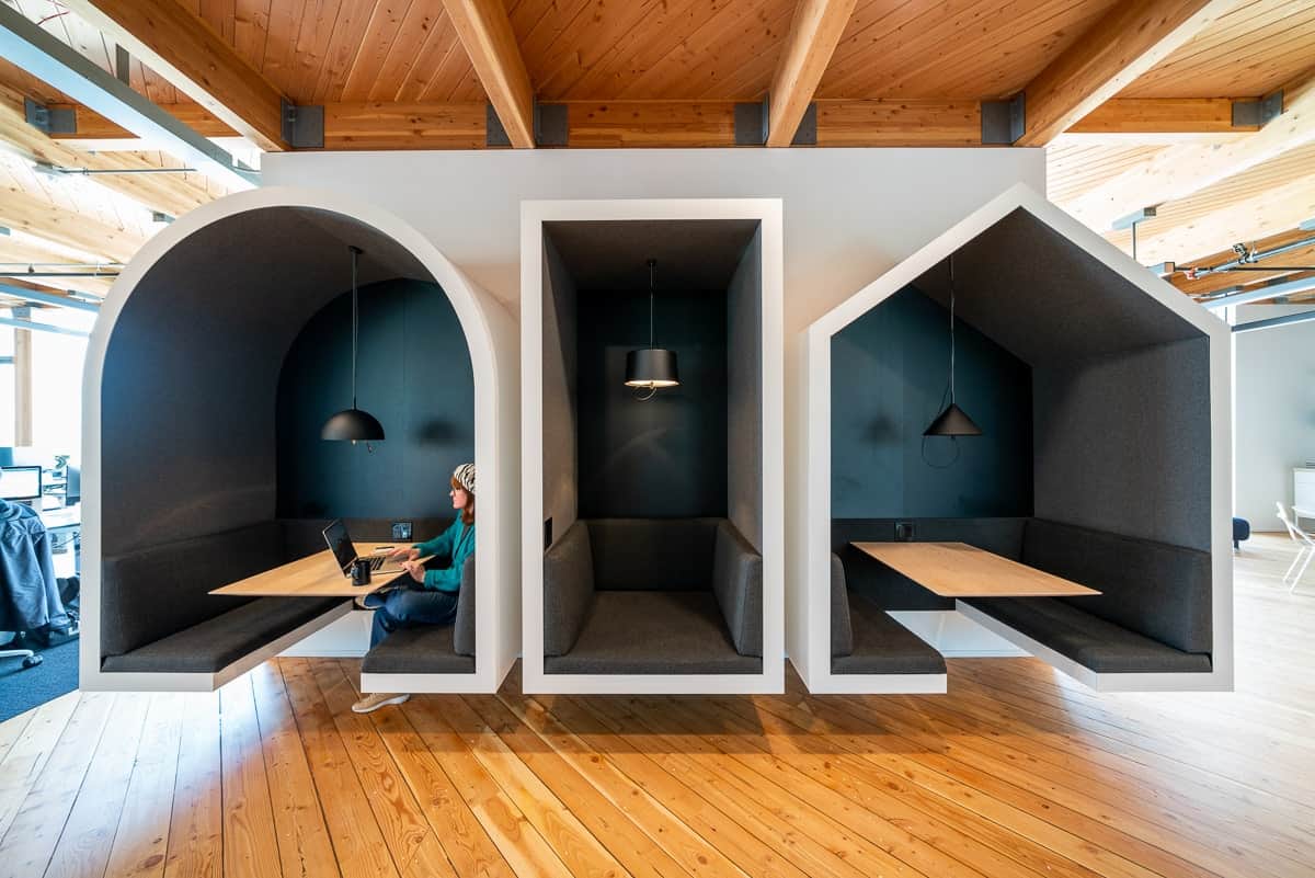 design-custom-furniture-wall-booths